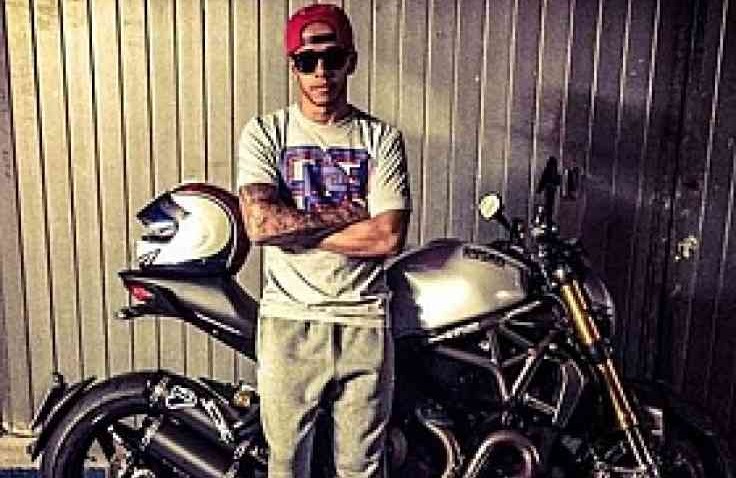 Pembalap F1 Lewis Hamilton Miliki Ducati Monster 1200