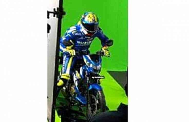 Aleix Espargaro, Sebar Foto Satria Injeksi