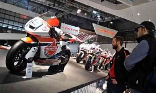 Federal Oil Mejeng di EICMA 2015 Milan