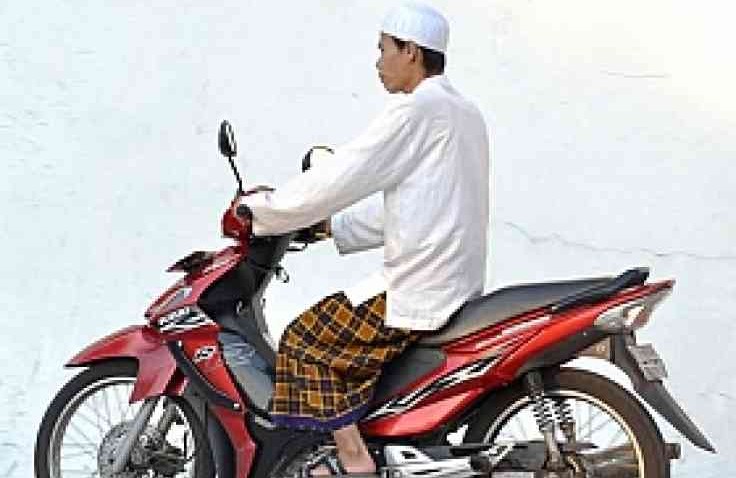 Lebaran Mengunakan Motor, Jangan Pakai Sarung!