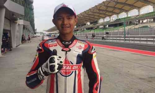 Dimas Ekky Fitting Racing Suit Federal Oil Gresini Moto2, Keren gak? 