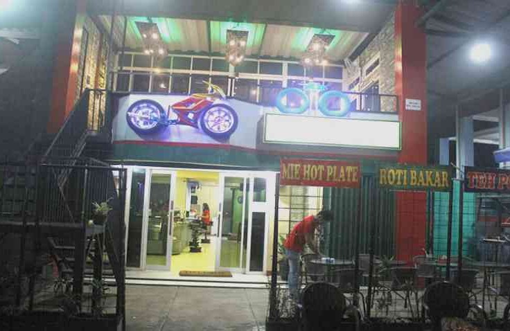 Oto Cafe, Tempat Kongkow Bareng Gebetan Bernuansa Otomotif