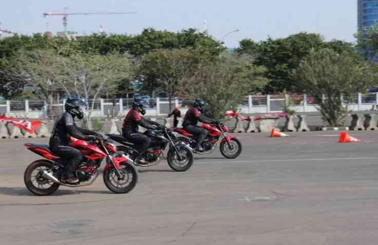 Begini Cara Melakukan Pengereman Sepeda Motor Dengan Baik