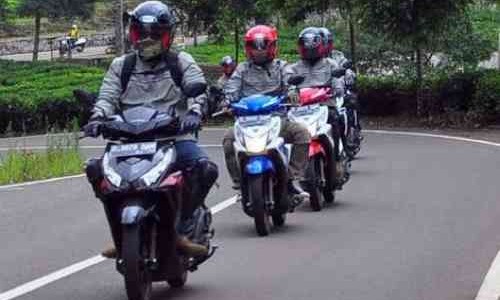 Tips Safety Riding, Ini Alasan Kenapa Pandangan Harus Jauh Ke Depan