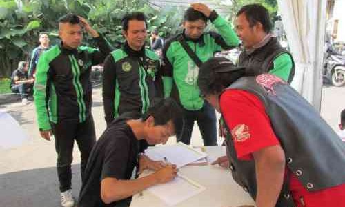 300 Bikers Bandung Antusias Ganti Oli Gratis Federal Oil