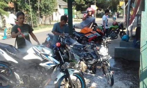 Supaya Motor Aman Setelah di Cuci, Begini Cara Mencuci Motor Yang Benar