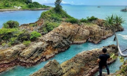 Rekomendasi Lokasi Wisata: Pantai Tapak