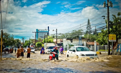 Lima Cara Aman Melewati Banjir